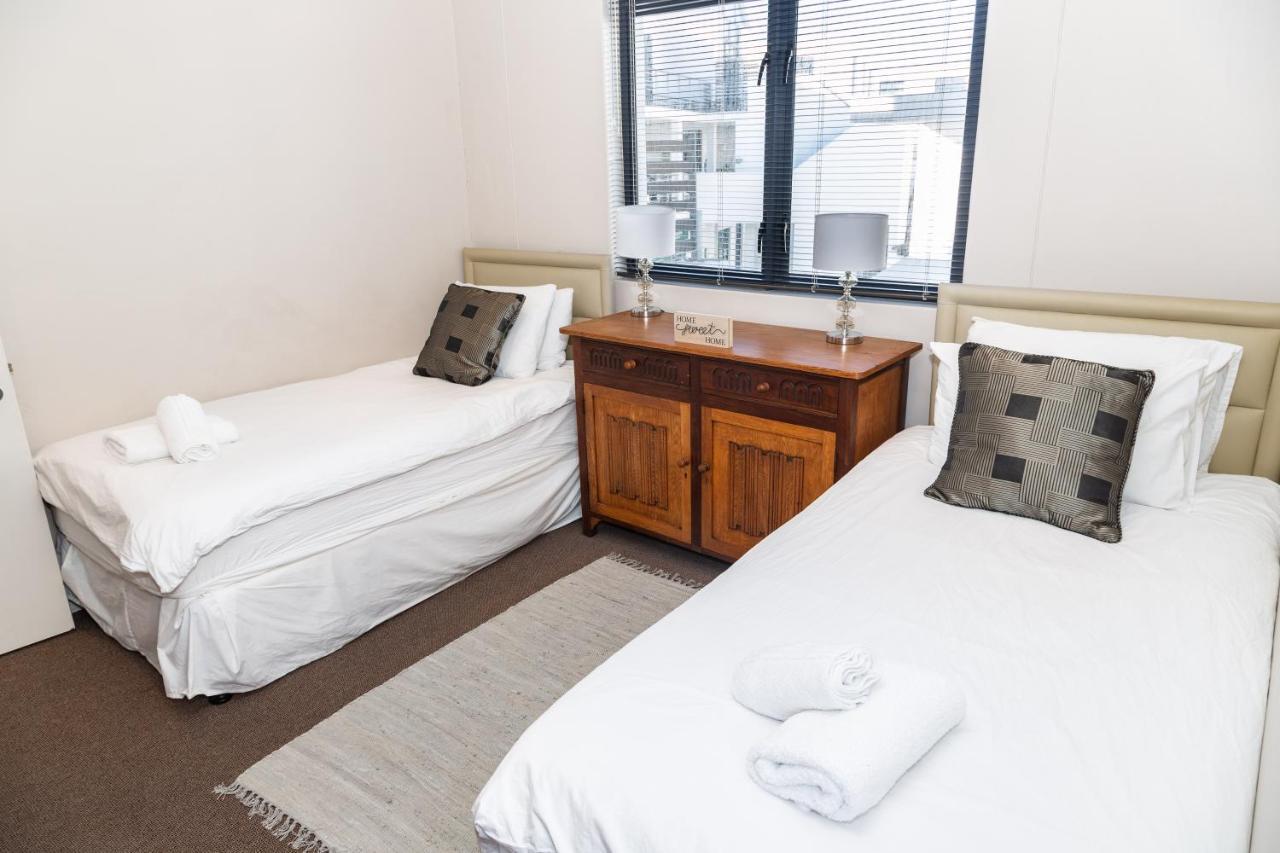 Apartamento Elegant Beachfront 192 Eden On The Bay Beachfront Apartment, Blouberg, *